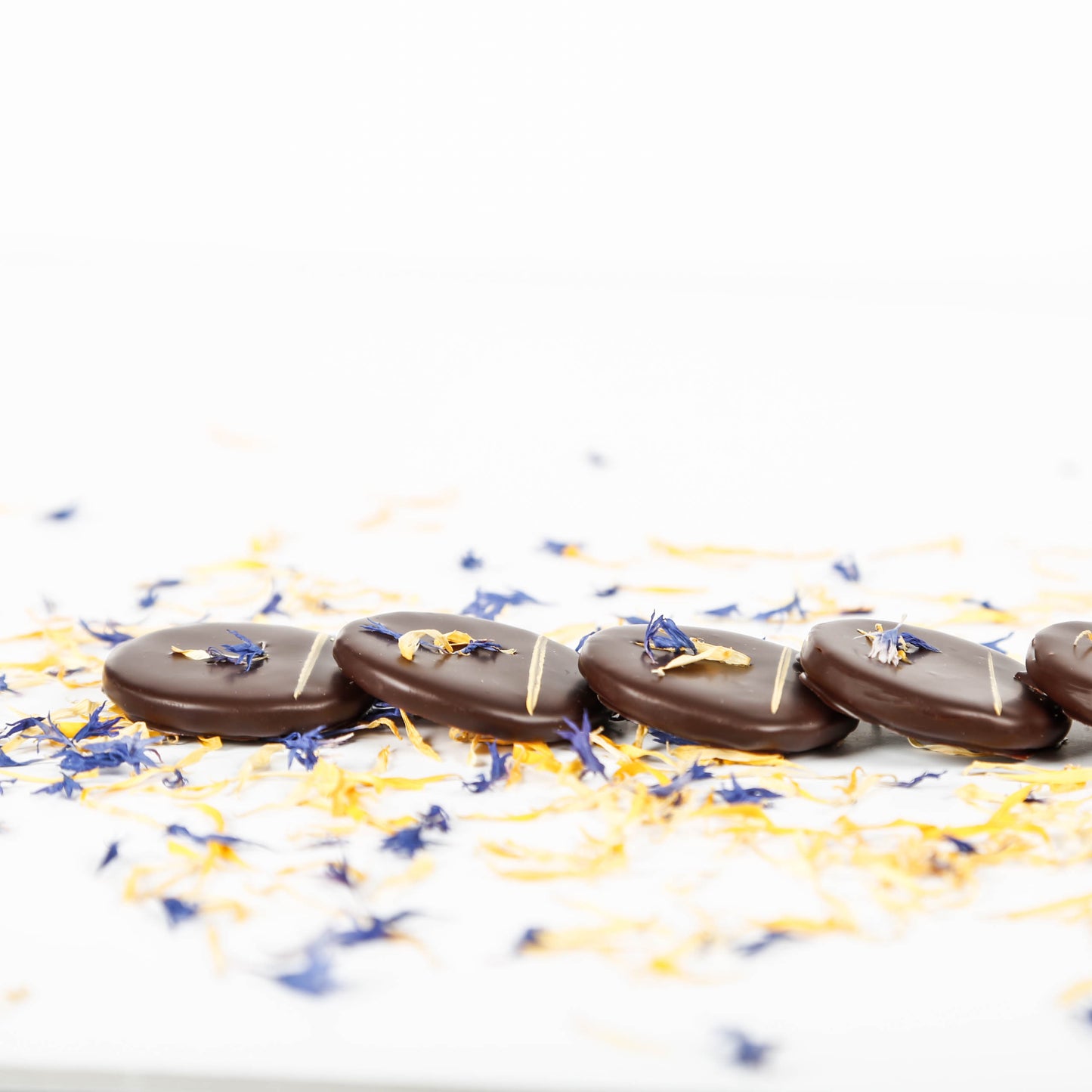 Biscuits sablés au beurre et aux pétales de fleurs